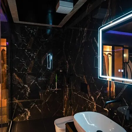 446 Black Luxury Apartment