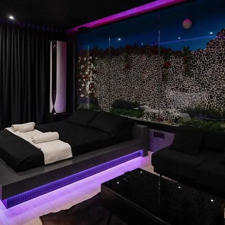446 Black Luxury Apartment